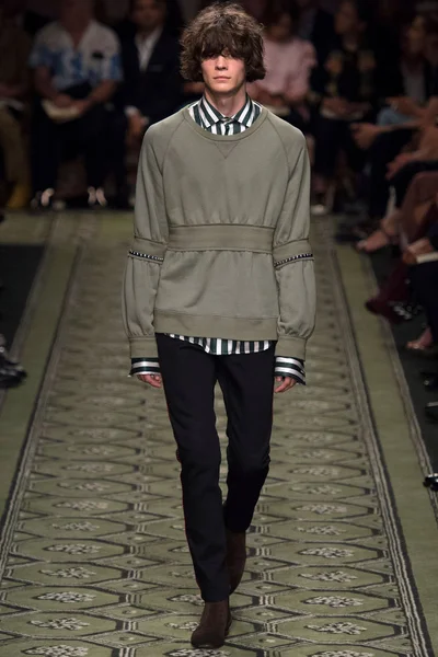 Look 26